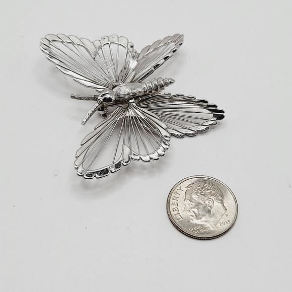 Vintage MONET Butterfly Brooch Rhodium Plate Openwork Insect 1960s - Picture 7 of 7